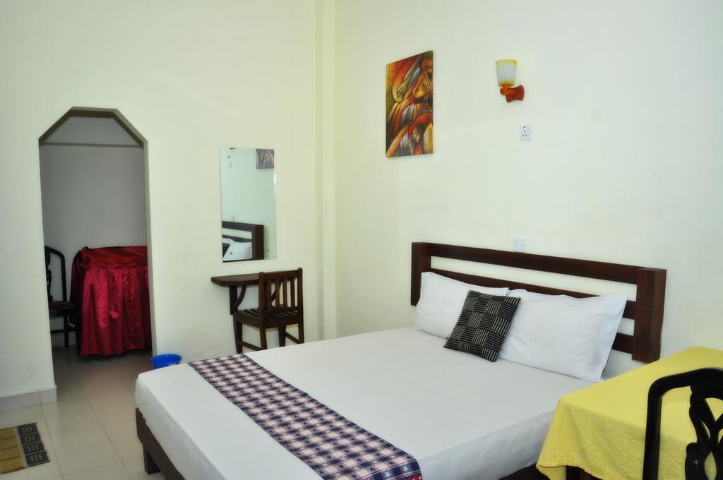 Blumarine Guest House Negombo Szoba fotó
